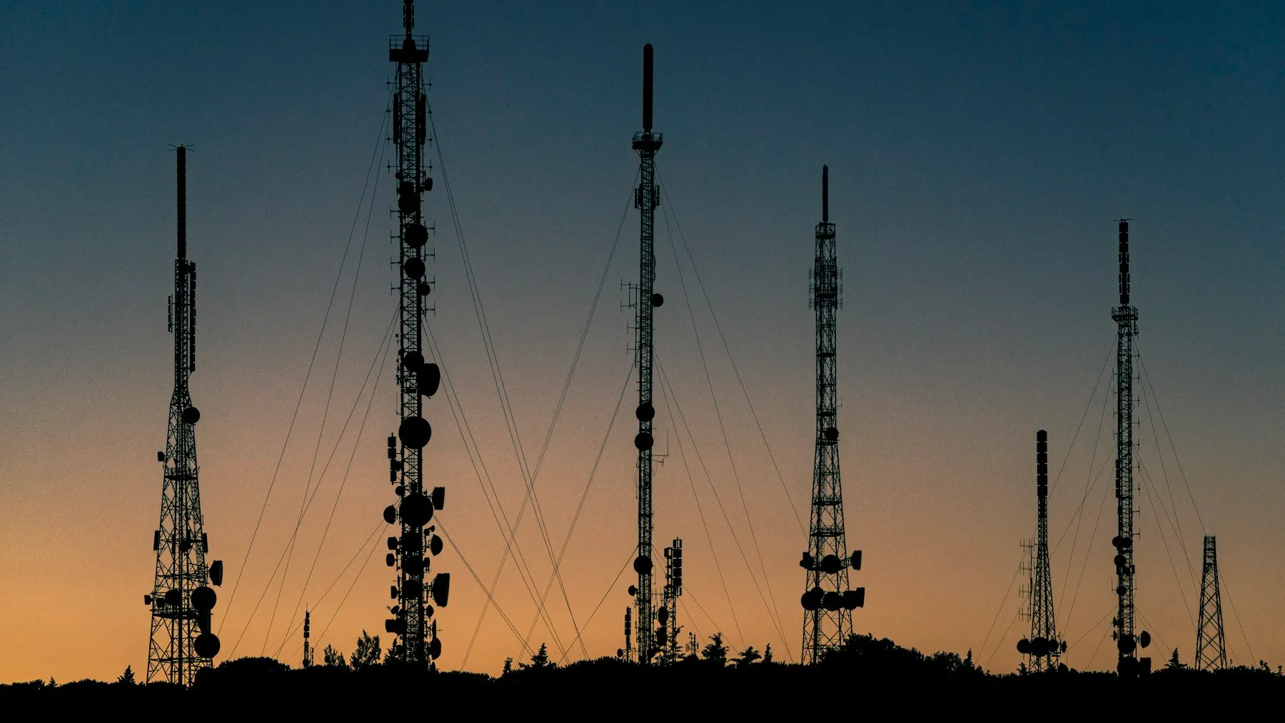SpaceX Just Bought the Airwaves It Needs to Take On AT&T, Verizon and T-Mobile — Tech Arcade