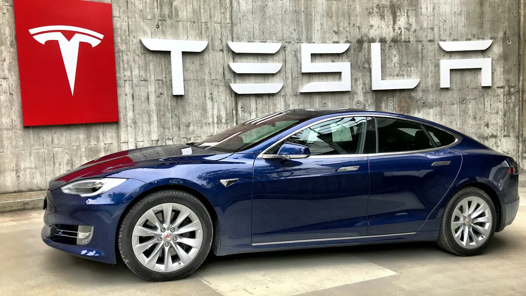 Tesla's Full Self-Driving v13 Leak Shows AI That Can Handle City Streets Without Human Intervention — Tech Arcade